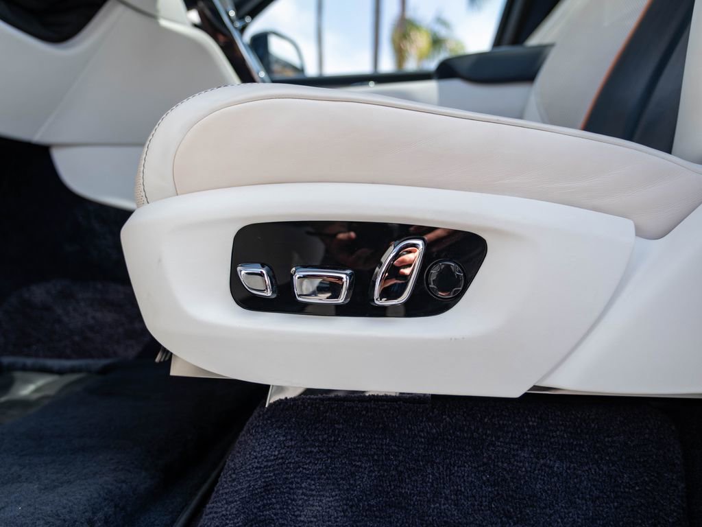 Certified 2019 Rolls-Royce Cullinan AWD/4WD image 27