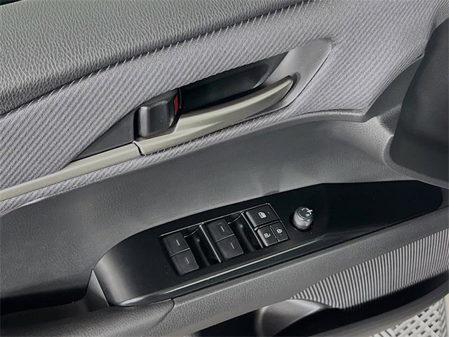 Used 2025 Toyota Camry SE image 11