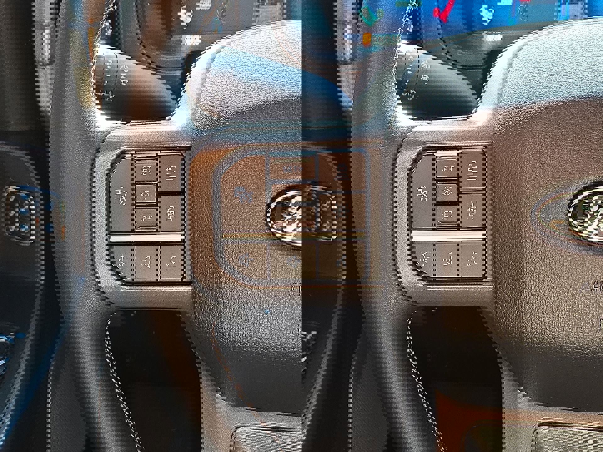 Used 2025 Ford F150 Lariat w/ Equipment Group 501A Mid image 21