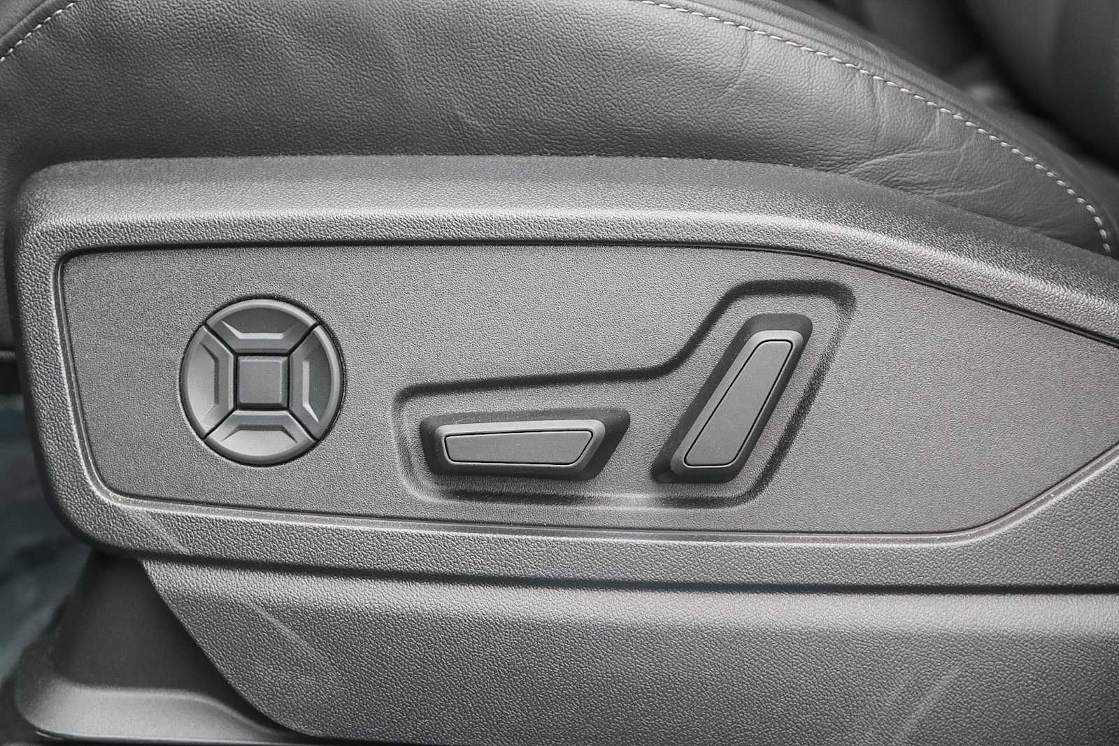 Used 2025 Audi Q5 Prestige AWD/4WD image 23