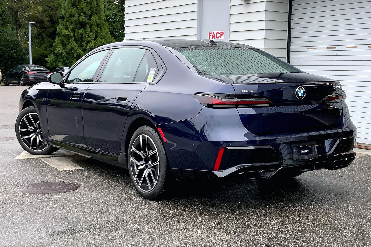 Used 2023 BMW 760i xDrive w/ Luxury Rear Seating Package AWD/4WD image 3