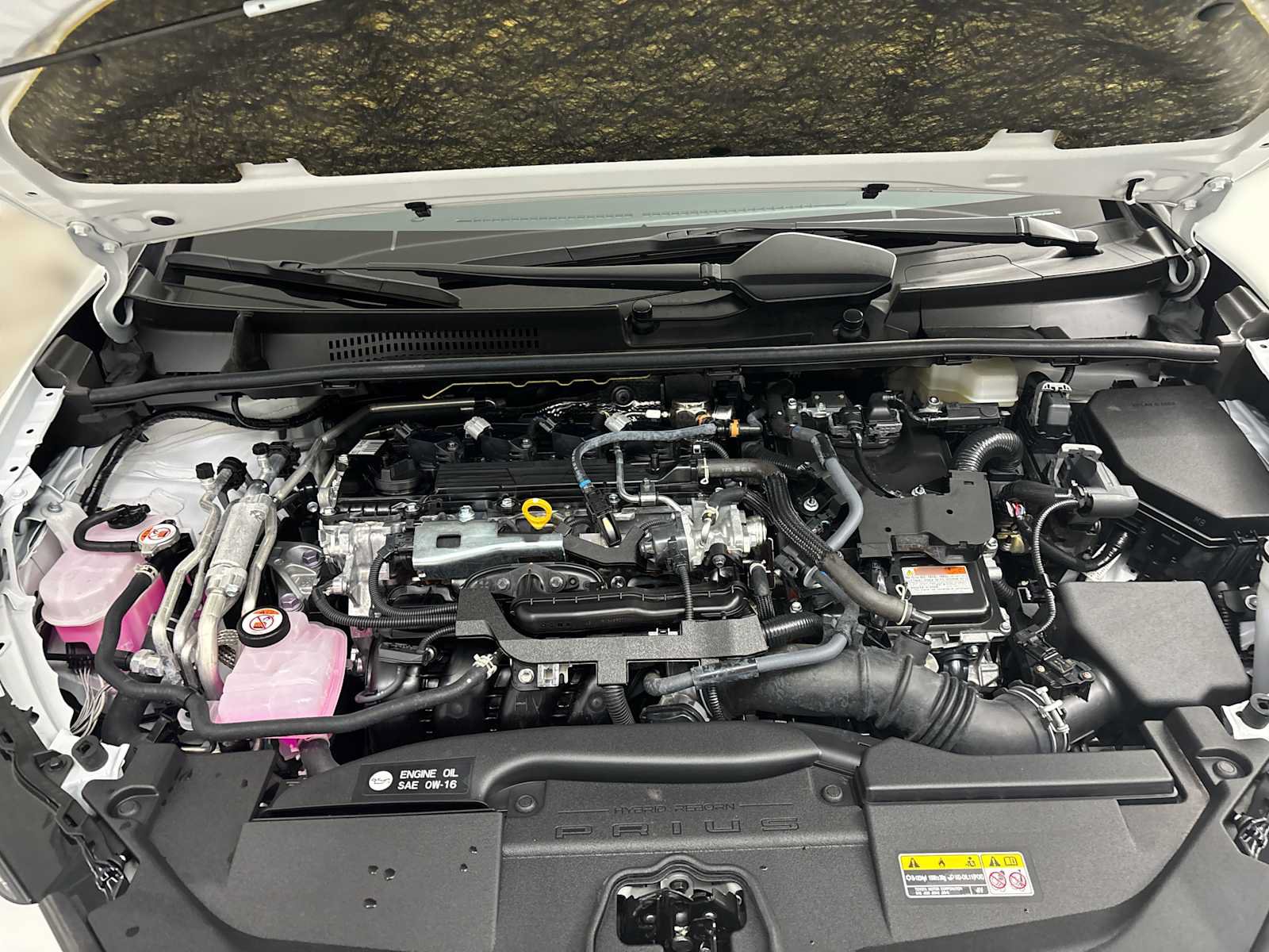 Used 2025 Toyota Prius Plug-In Hybrid FWD image 17
