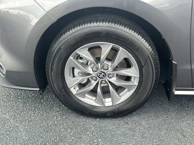 Certified 2024 Toyota Sienna XLE w/ XLE Plus Package FWD image 25