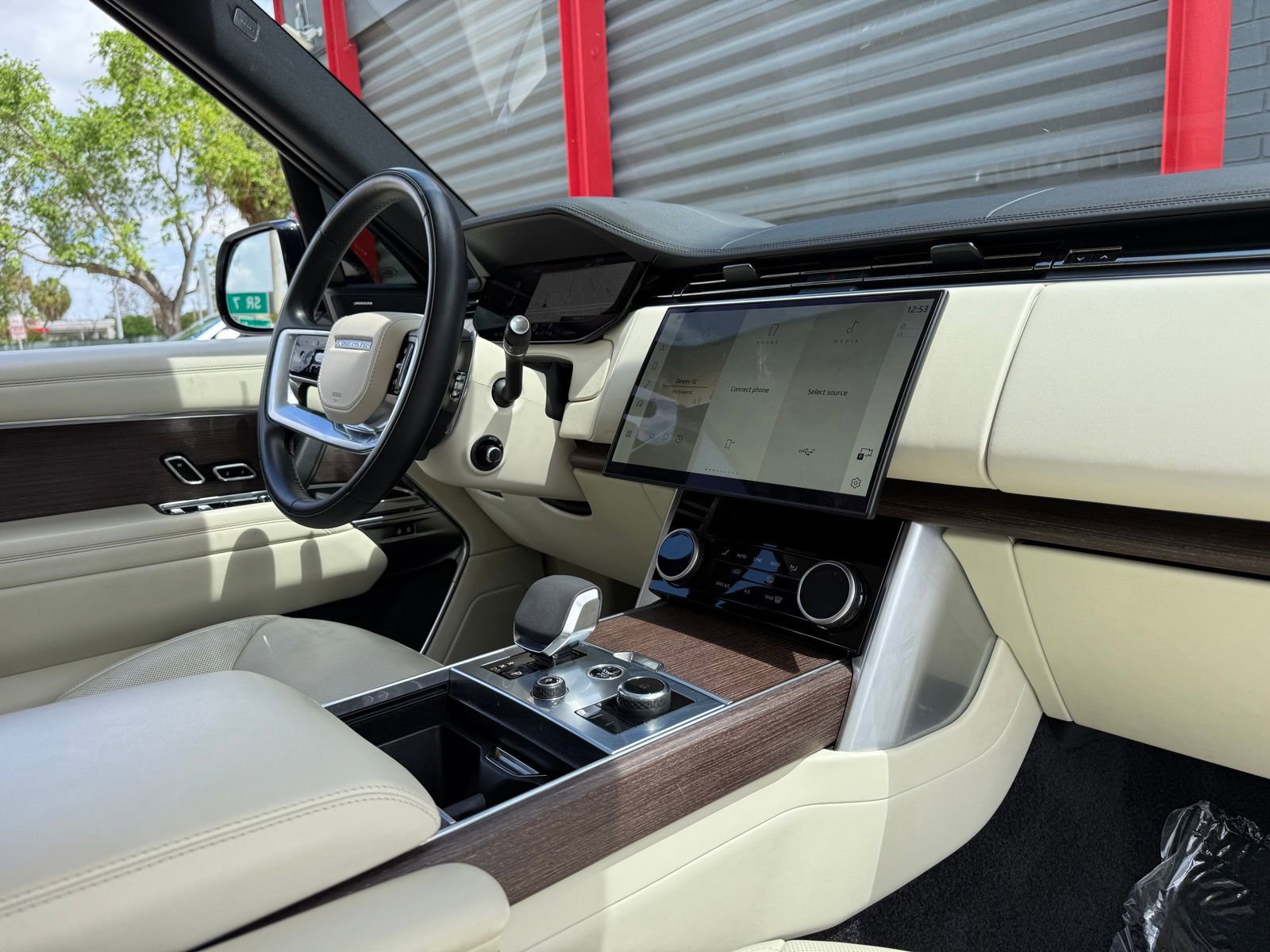 Used 2023 Land Rover Range Rover Long Wheelbase SE AWD/4WD image 29