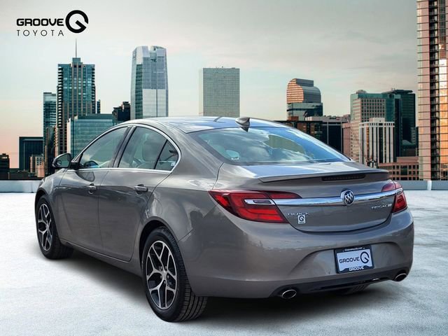 Used 2017 Buick Regal Sport Touring FWD image 3