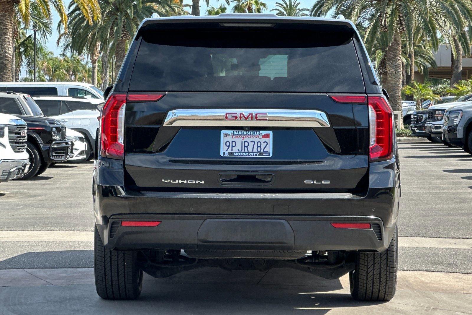 Used 2024 GMC Yukon SLE RWD image 5