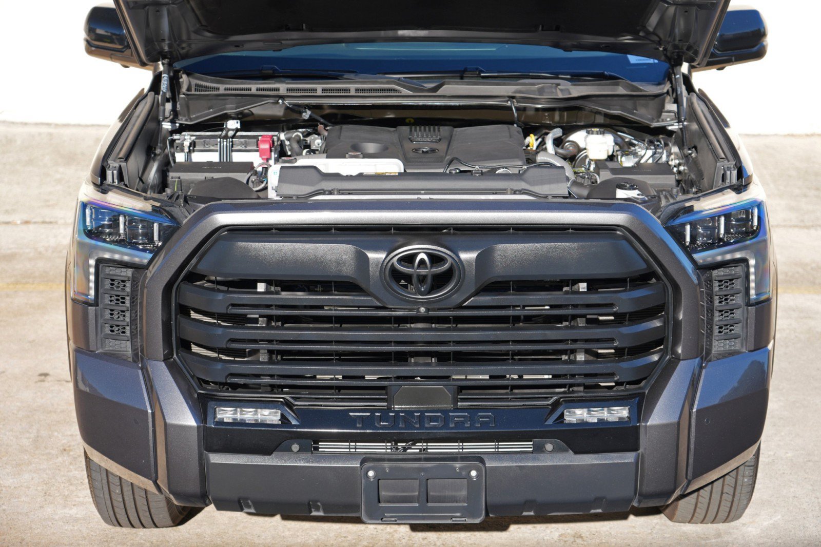 Used 2024 Toyota Tundra Limited AWD/4WD image 8