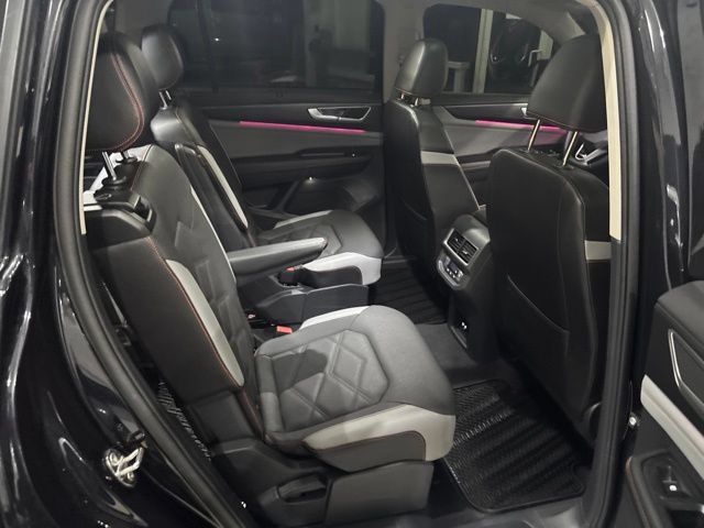 Used 2024 Volkswagen Atlas Peak Edition SEL AWD/4WD image 35