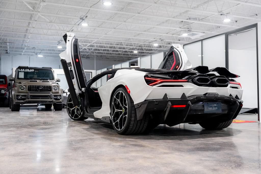 Used 2025 Lamborghini Revuelto AWD/4WD image 28