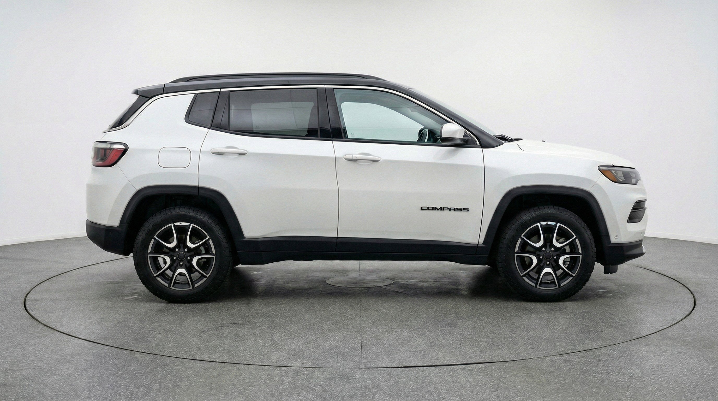 Used 2025 Jeep Compass Trailhawk AWD/4WD image 11