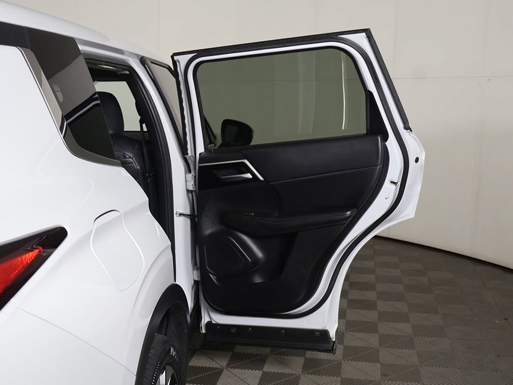 Used 2024 Mitsubishi Outlander SE AWD/4WD image 23