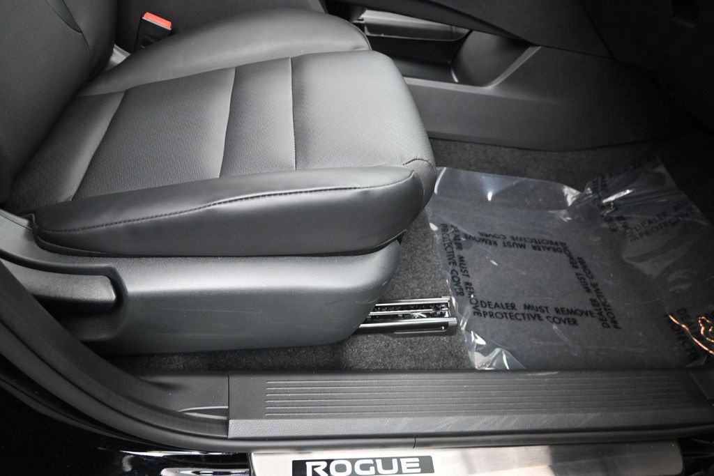 Certified 2026 Nissan Rogue Dark Armor FWD image 14