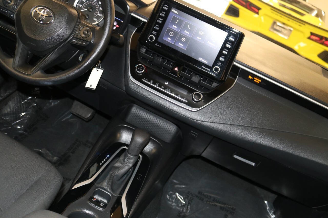 Used 2022 Toyota Corolla LE image 20