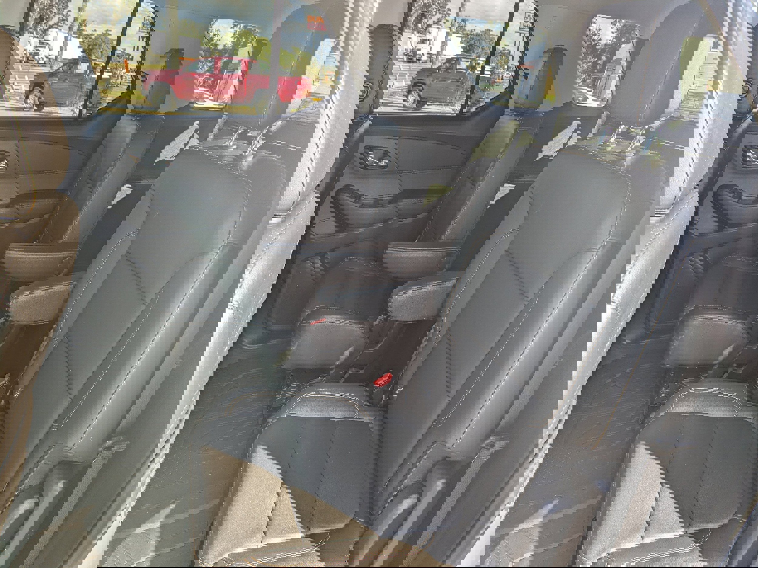 Used 2020 Chevrolet Traverse LT w/ LT Premium Package image 16