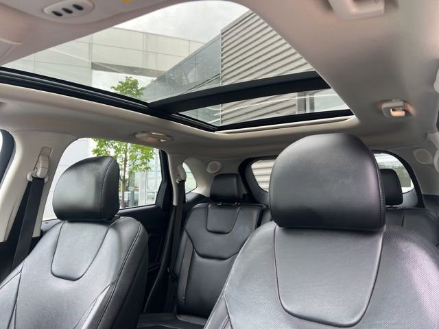 Used 2019 Ford Edge Titanium w/ Equipment Group 301A AWD/4WD image 24