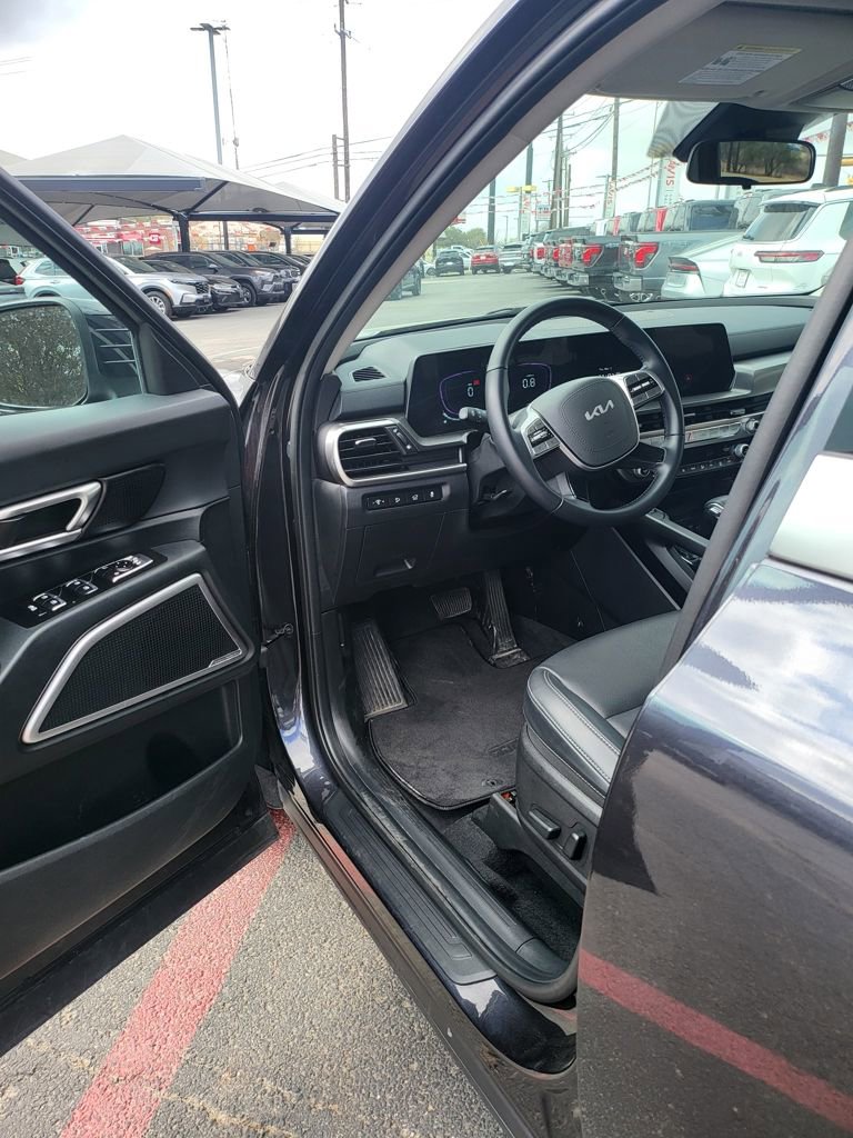 Used 2025 Kia Telluride S image 4