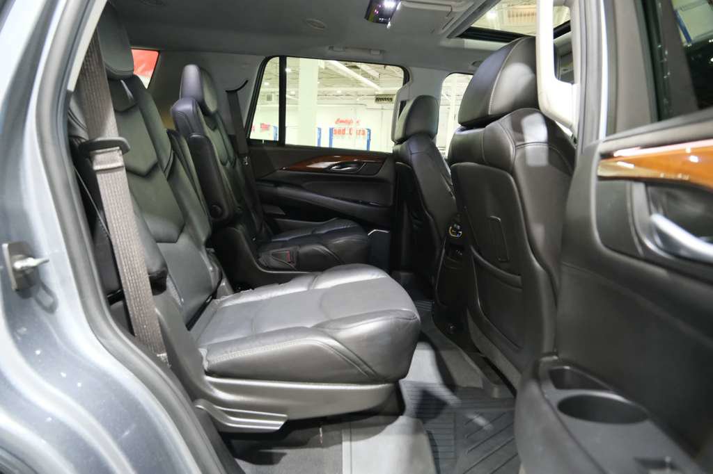 Used 2018 Cadillac Escalade Premium Luxury AWD/4WD image 26