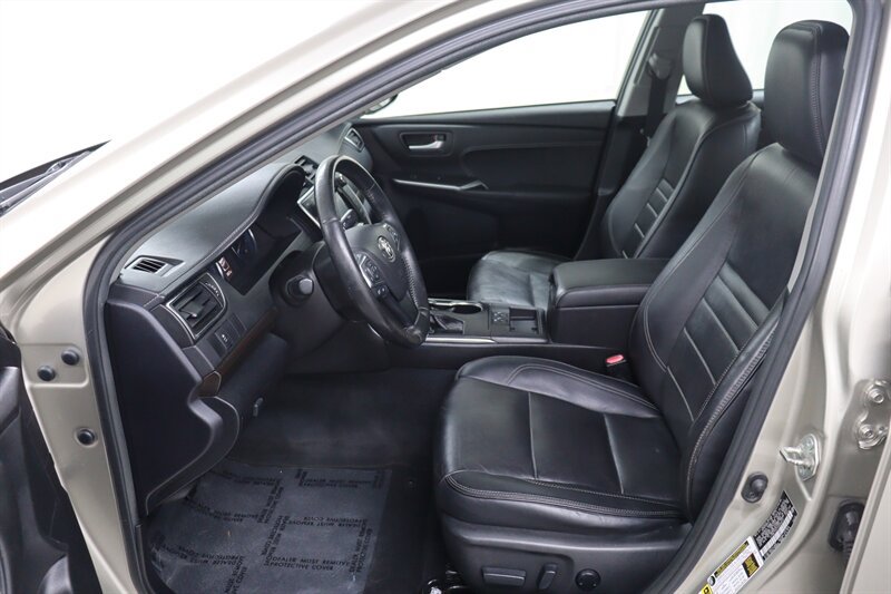 Used 2015 Toyota Camry XLE FWD image 18