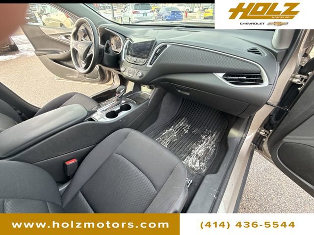 Used 2022 Chevrolet Malibu RS image 30