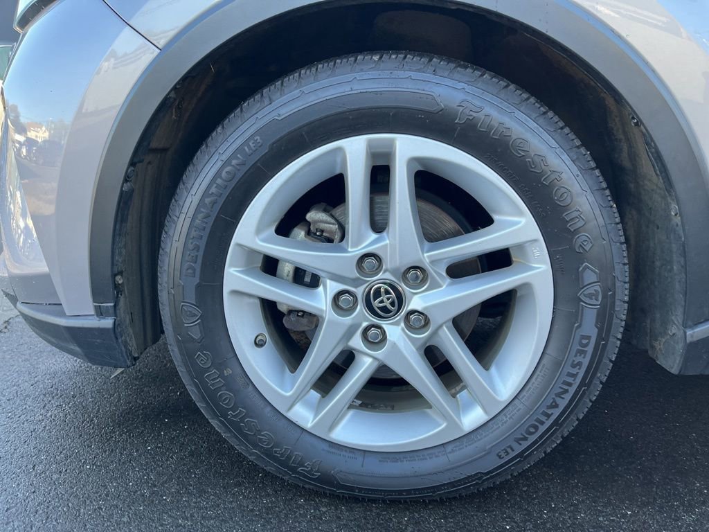 Used 2020 Toyota C-HR LE FWD image 11