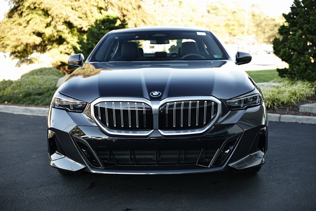 New 2026 BMW 550e xDrive w/ Premium Package image 13