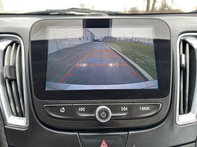 Used 2017 Chevrolet Malibu LT image 24