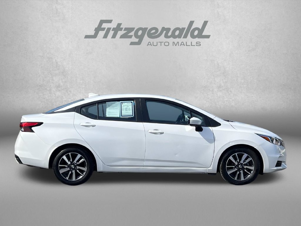 Used 2022 Nissan Versa SV FWD image 3