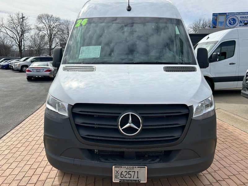 Used 2024 Mercedes-Benz Sprinter 2500 image 8