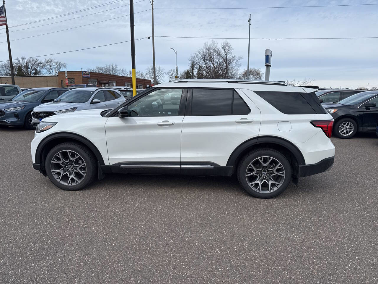 Certified 2025 Ford Explorer Platinum w/ Ultimate Package AWD/4WD image 6