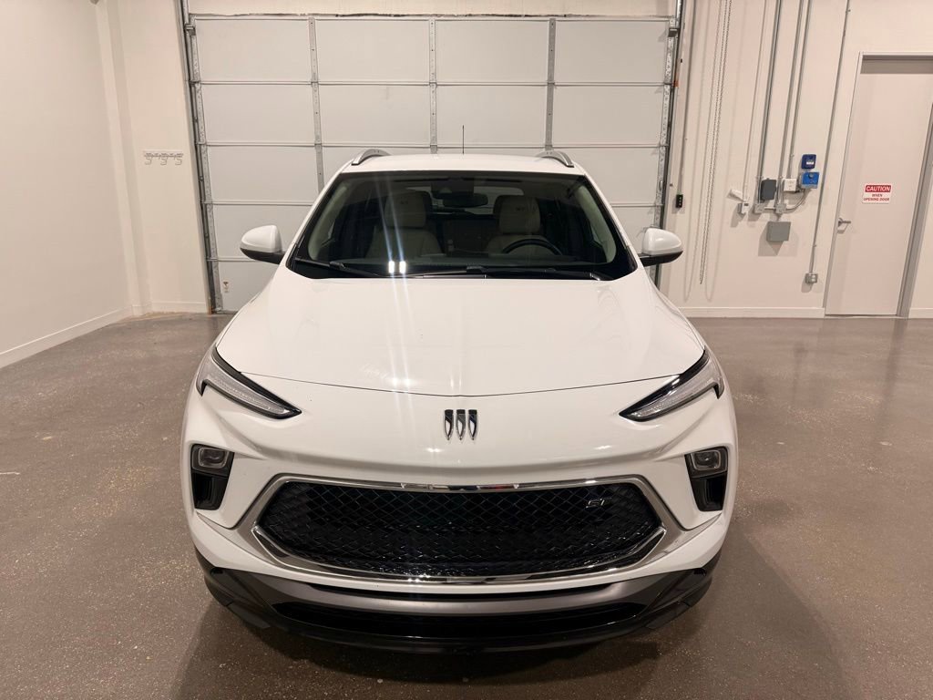 Used 2024 Buick Encore GX Sport Touring image 2