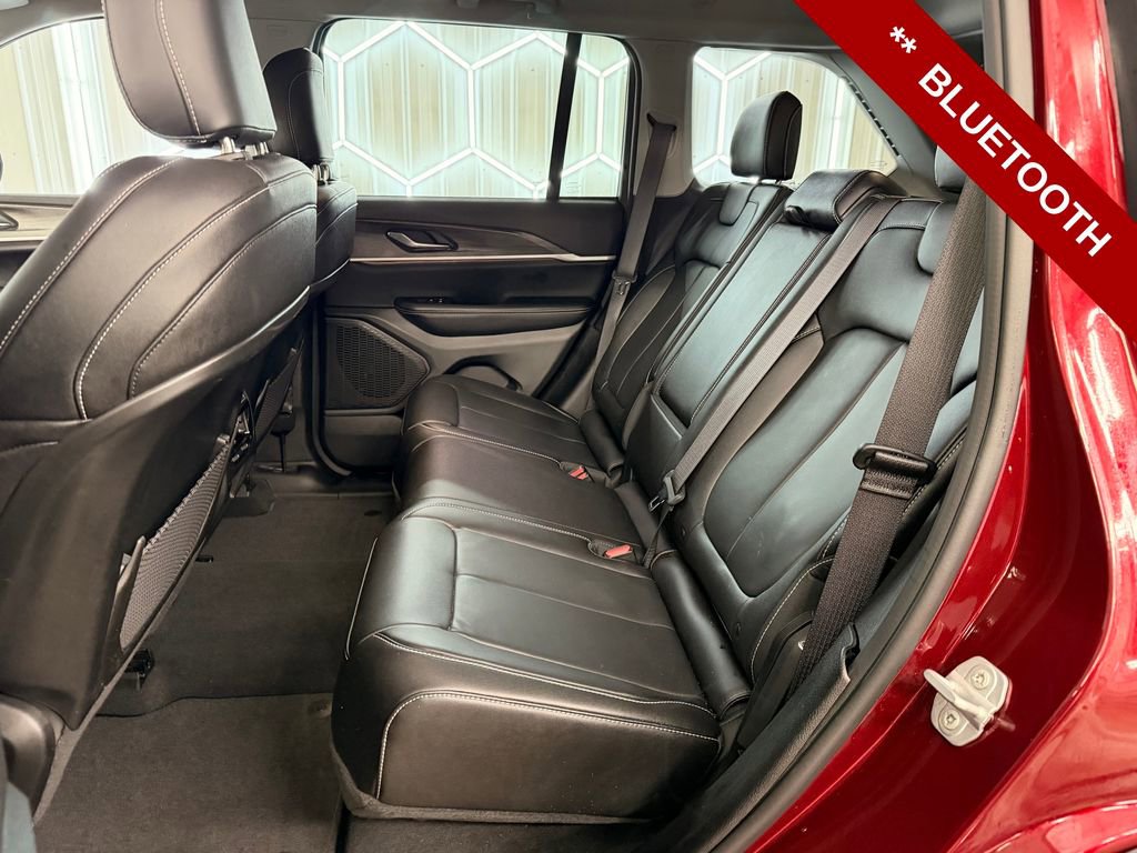 Used 2023 Jeep Grand Cherokee Limited w/ Black Appearance Package image 15