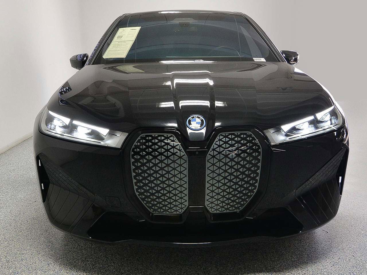 Certified 2025 BMW iX xDrive50 image 2