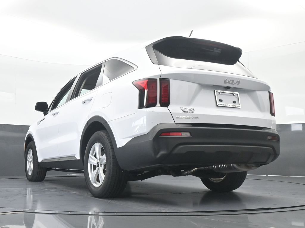 Used 2023 Kia Sorento LX image 54