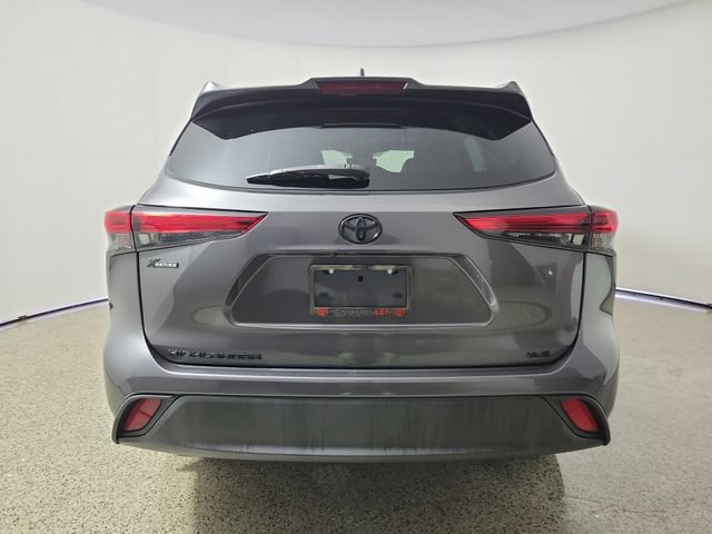 Used 2023 Toyota Highlander XLE FWD image 6