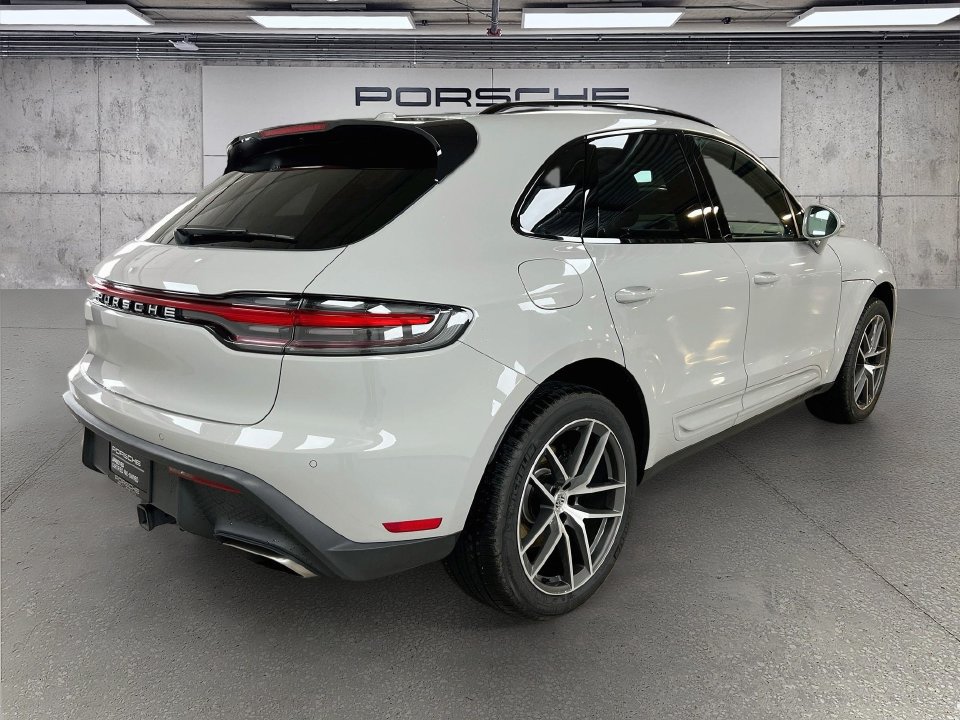 Certified 2024 Porsche Macan AWD/4WD image 9