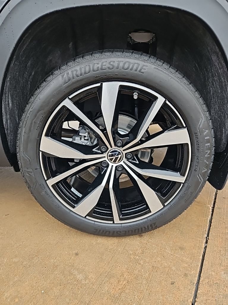 New 2026 Volkswagen Atlas Cross Sport SEL Premium R-Line AWD/4WD image 9