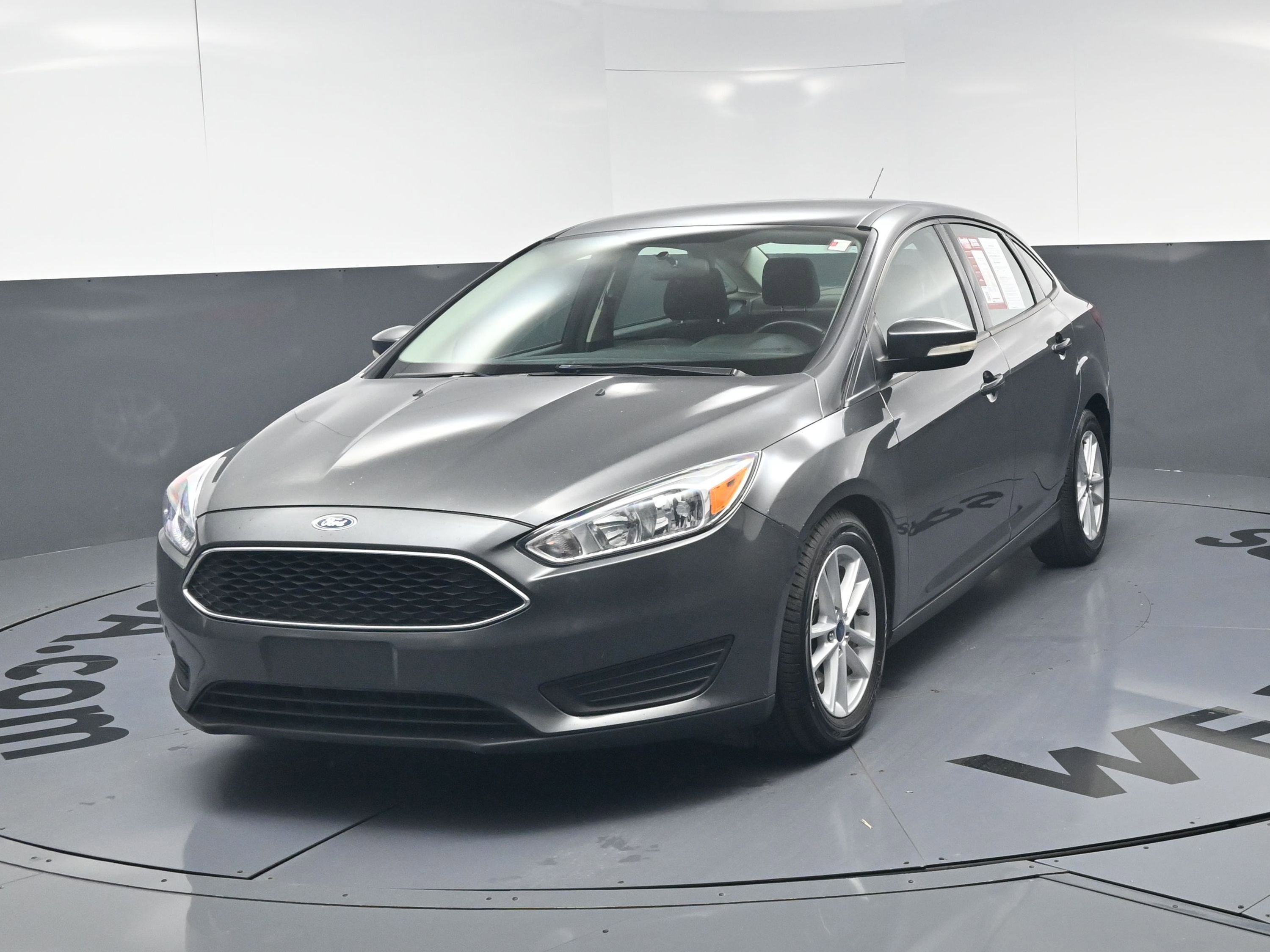 Used 2018 Ford Focus SE w/ Cold Weather Package FWD image 11