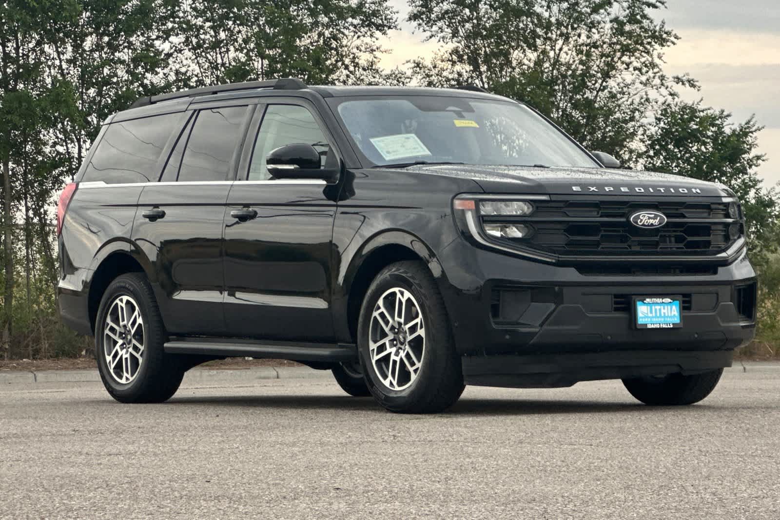 Certified 2025 Ford Expedition Active AWD/4WD image 9