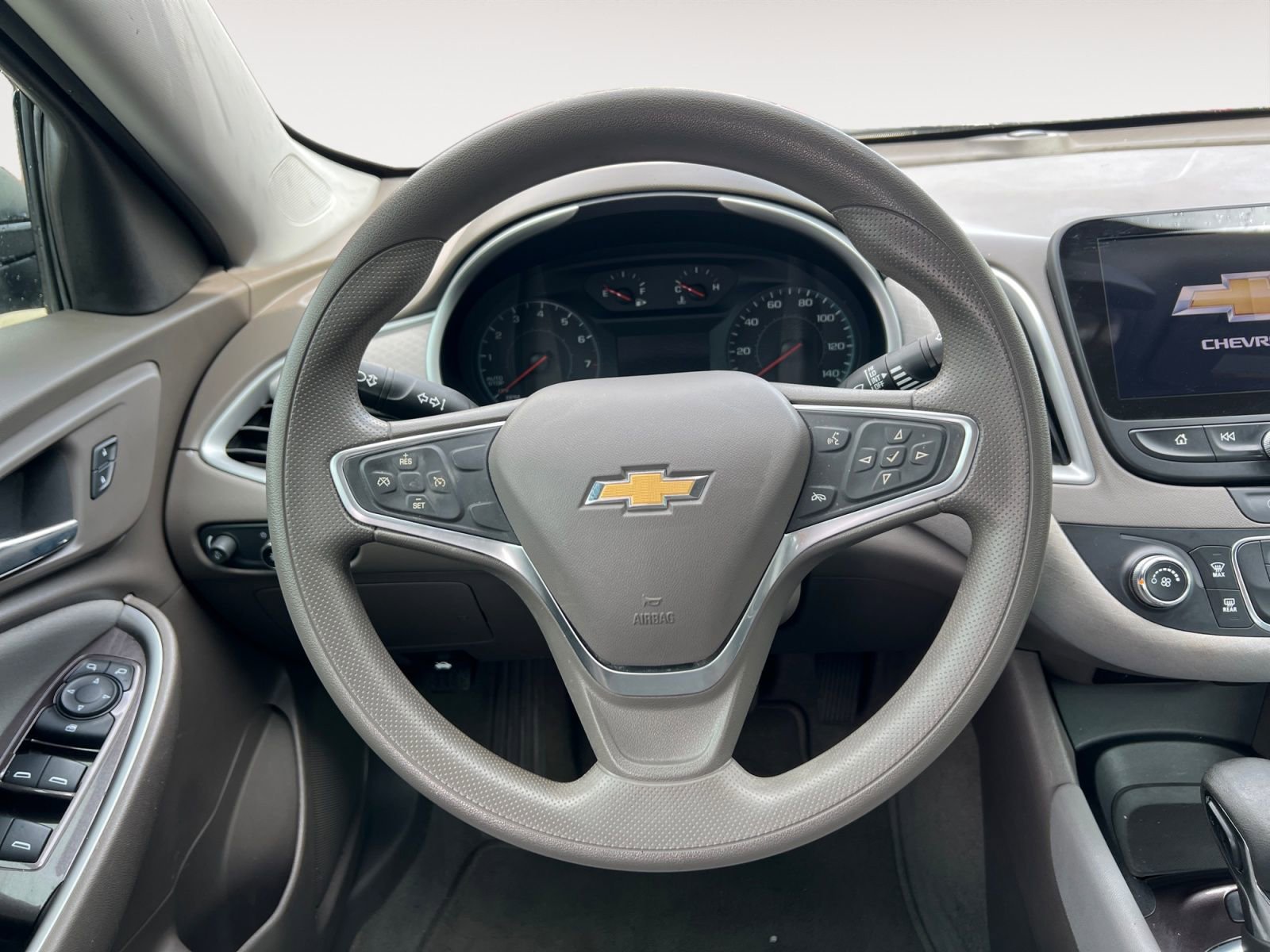 Used 2022 Chevrolet Malibu LS FWD image 12