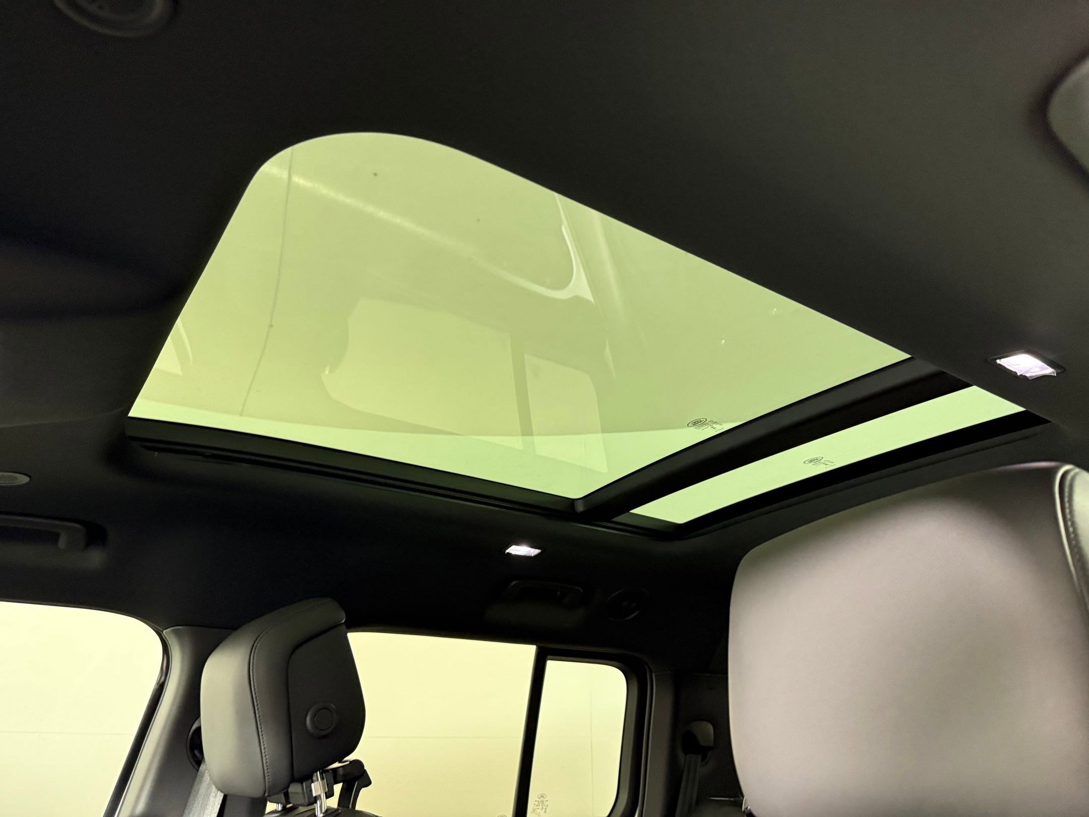 New 2026 Land Rover Defender 130 X-Dynamic SE image 15