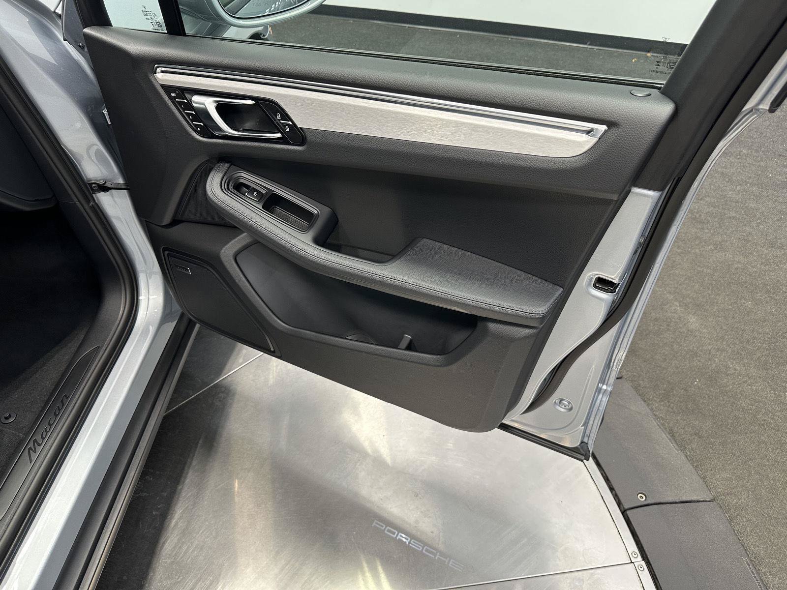 New 2026 Porsche Macan AWD/4WD image 42