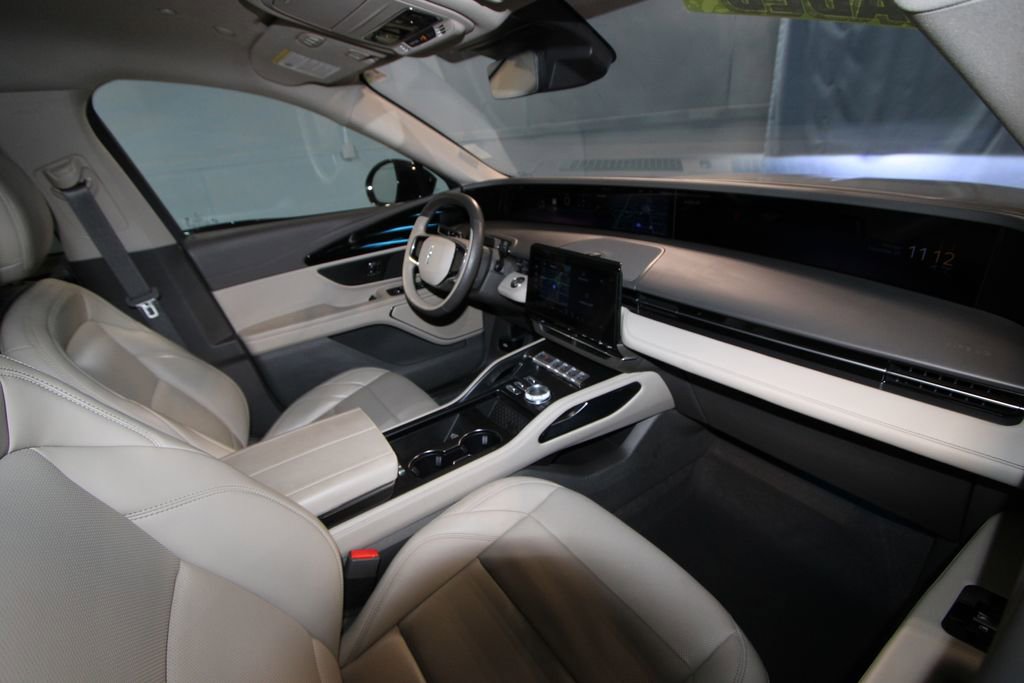 Used 2025 Lincoln Nautilus Premier image 24