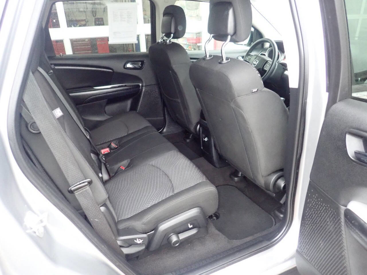 Used 2018 Dodge Journey SE image 34