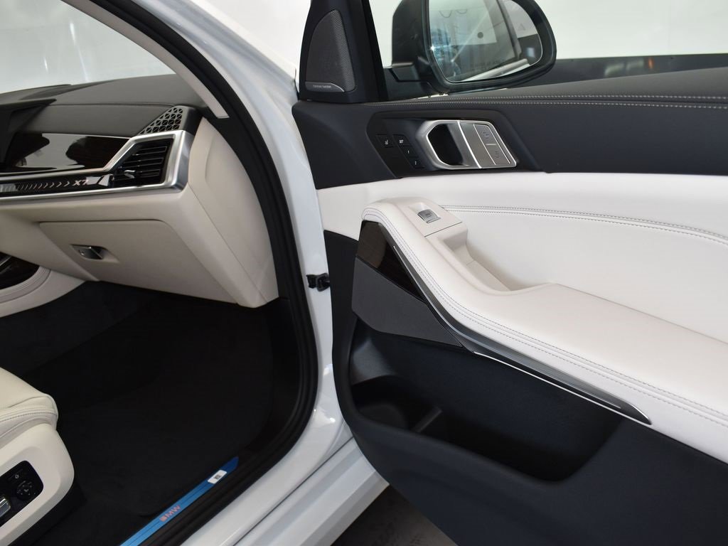 New 2026 BMW X7 xDrive40i w/ Executive Package image 24