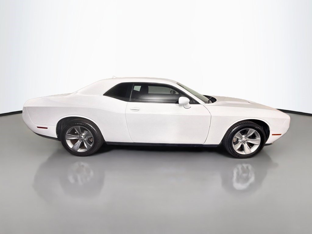 Used 2017 Dodge Challenger SXT w/ Driver Convenience Group RWD image 11