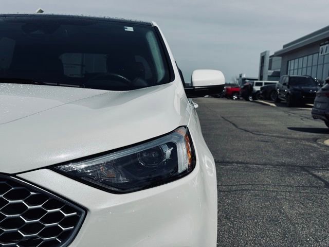 Used 2023 Ford Edge SEL w/ Convenience Package image 3