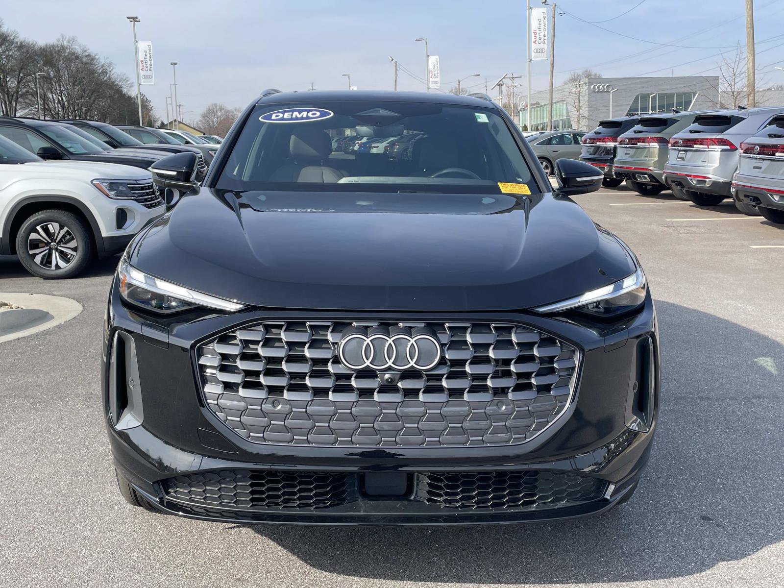 Used 2025 Audi Q5 Premium w/ Convenience Package image 2