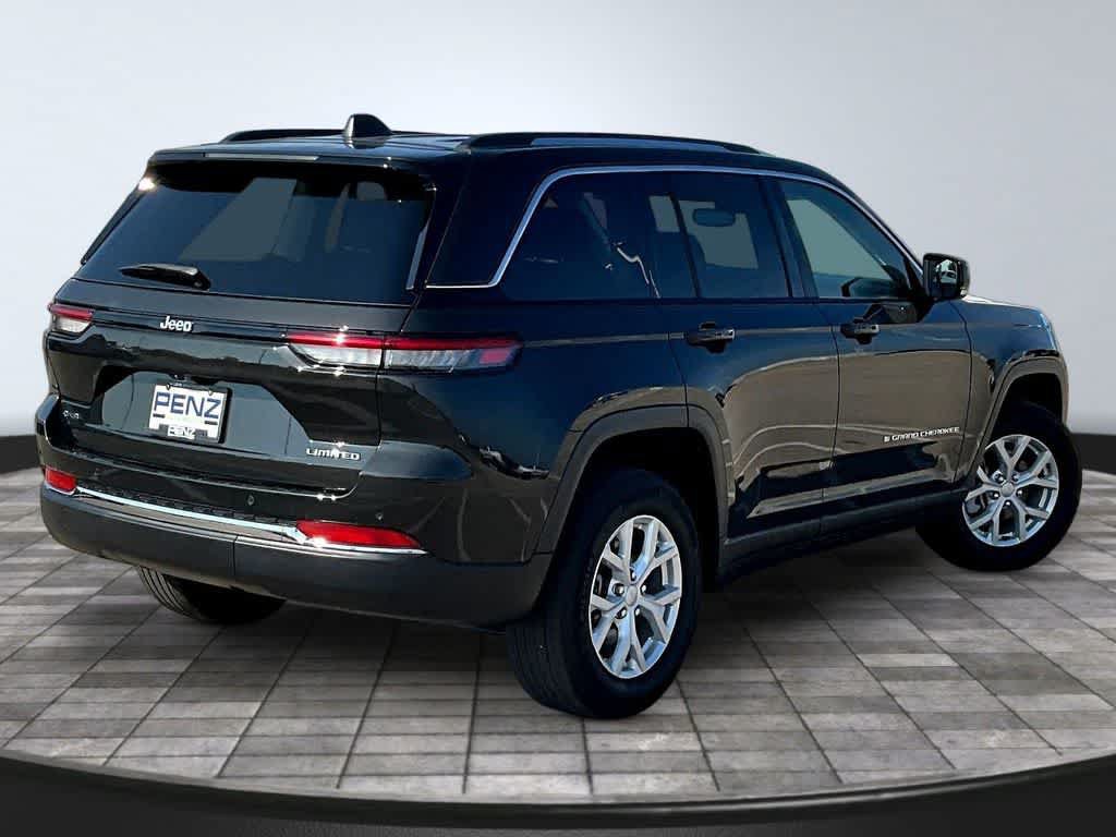 Used 2023 Jeep Grand Cherokee Limited w/ Trailer Tow Prep Group (B) AWD/4WD image 7