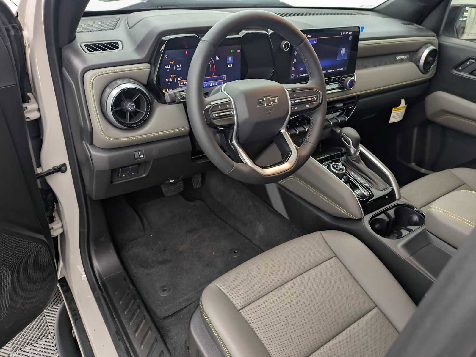 New 2026 Chevrolet Colorado ZR2 w/ Technology Package AWD/4WD image 2