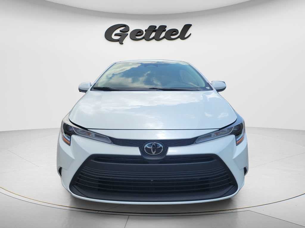 Certified 2025 Toyota Corolla LE FWD image 3